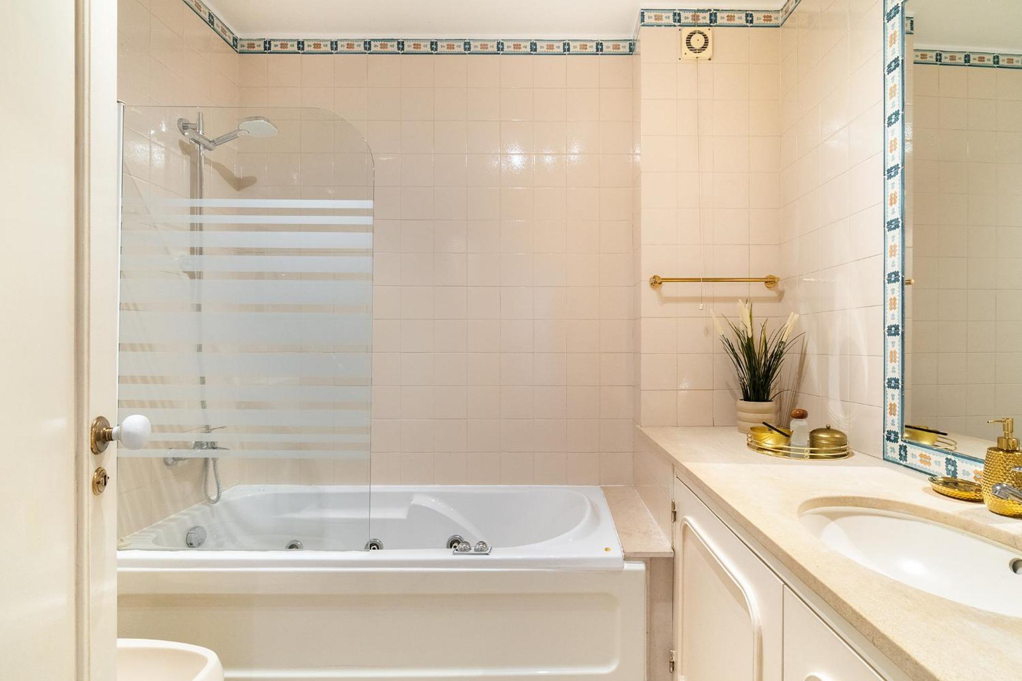 Apartment Whome Timeless Elegance In Chiado With Ac